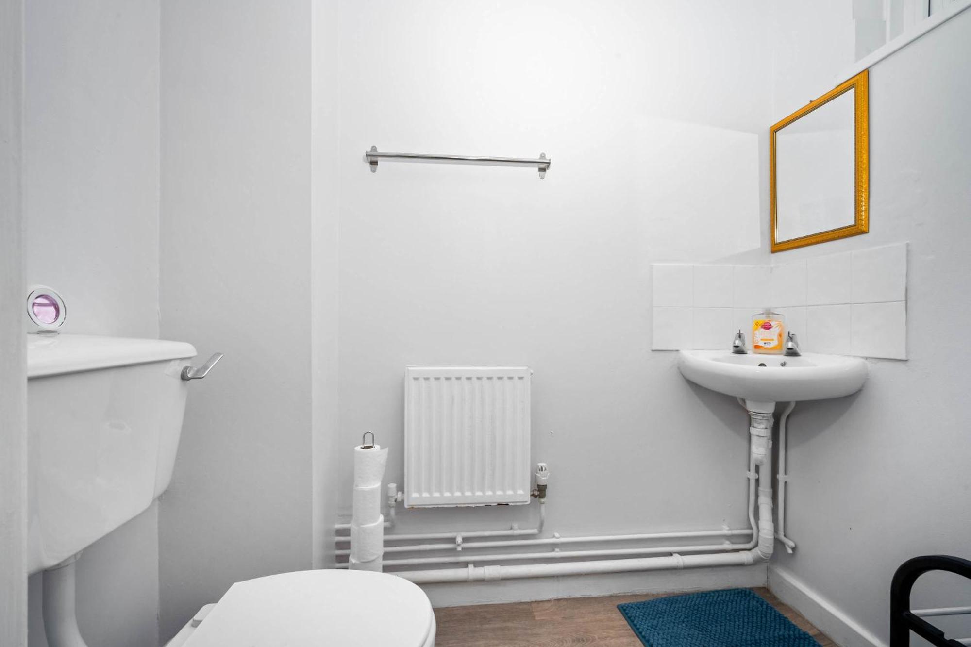 Апартаменты Luxury New House With Free Parking Бирмингем Экстерьер фото
